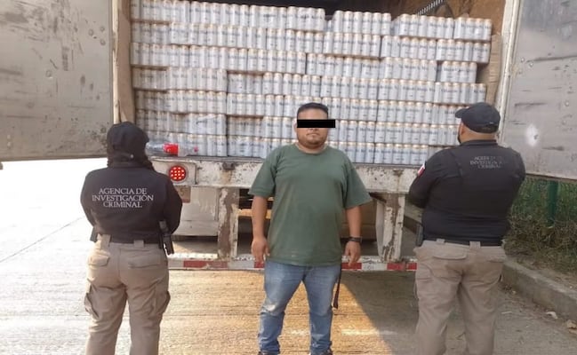 Aseguran tractocamión con 48 mil latas de cerveza de presunta procedencia ilícita; detienen al conductor en Tabasco