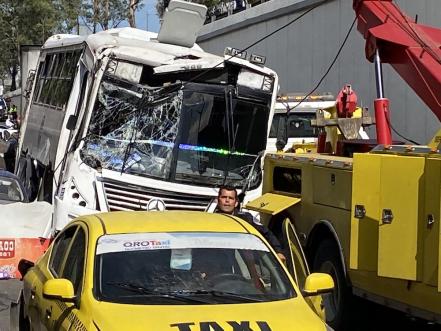 Tráiler se queda sin frenos en la México-Querétaro