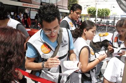 Dará Sedesol 2 mil becas de transporte