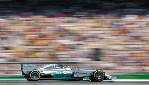 Rosberg se apodera de la ‘pole’; Pérez logra Q3