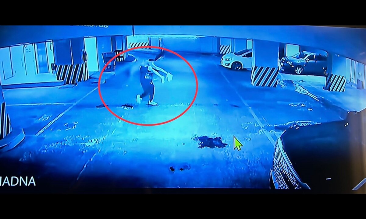 "Ella ya sin vida"; Sheinbaum presenta foto de Rautel cargando el cuerpo de Ariadna