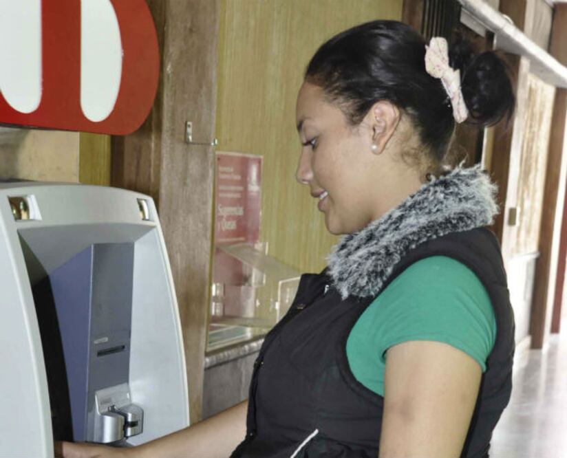 Reciben trabajadores de Corregidora aguinaldo