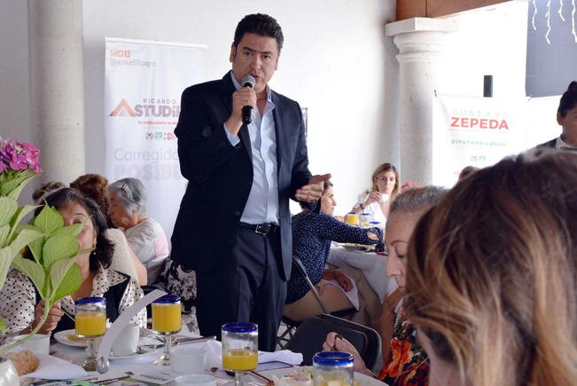 Astudillo refrenda apoyo a mujeres en Corregidora