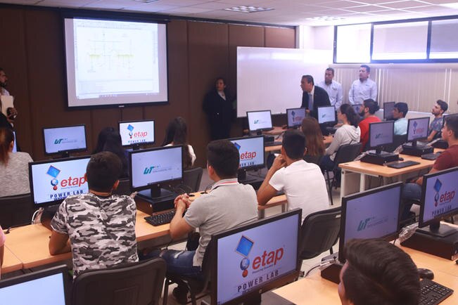 Recibe la UTSJR novedoso software