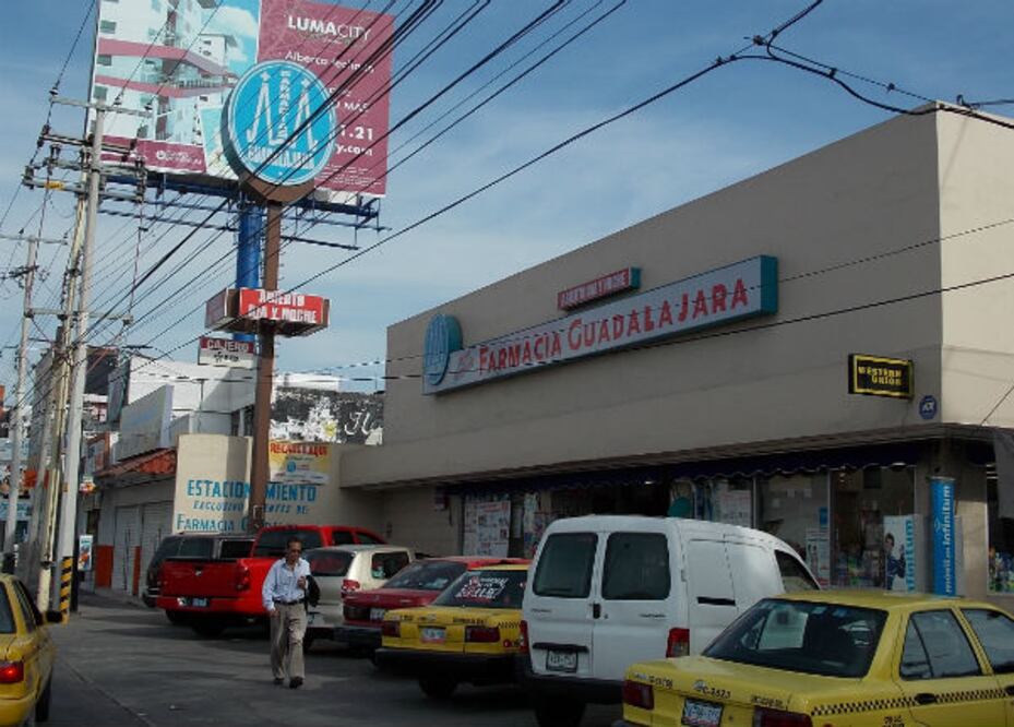 Violento asalto a farmacia