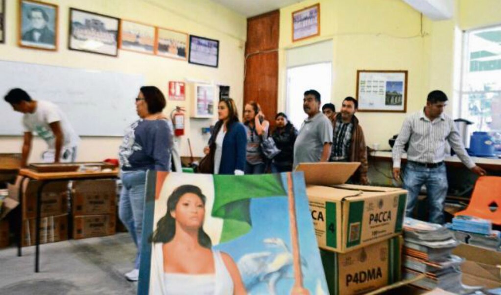 Insuficientes, libros de texto en escuelas