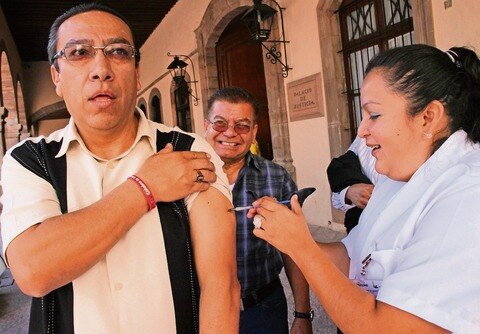 Vacunan contra la influenza en el CH