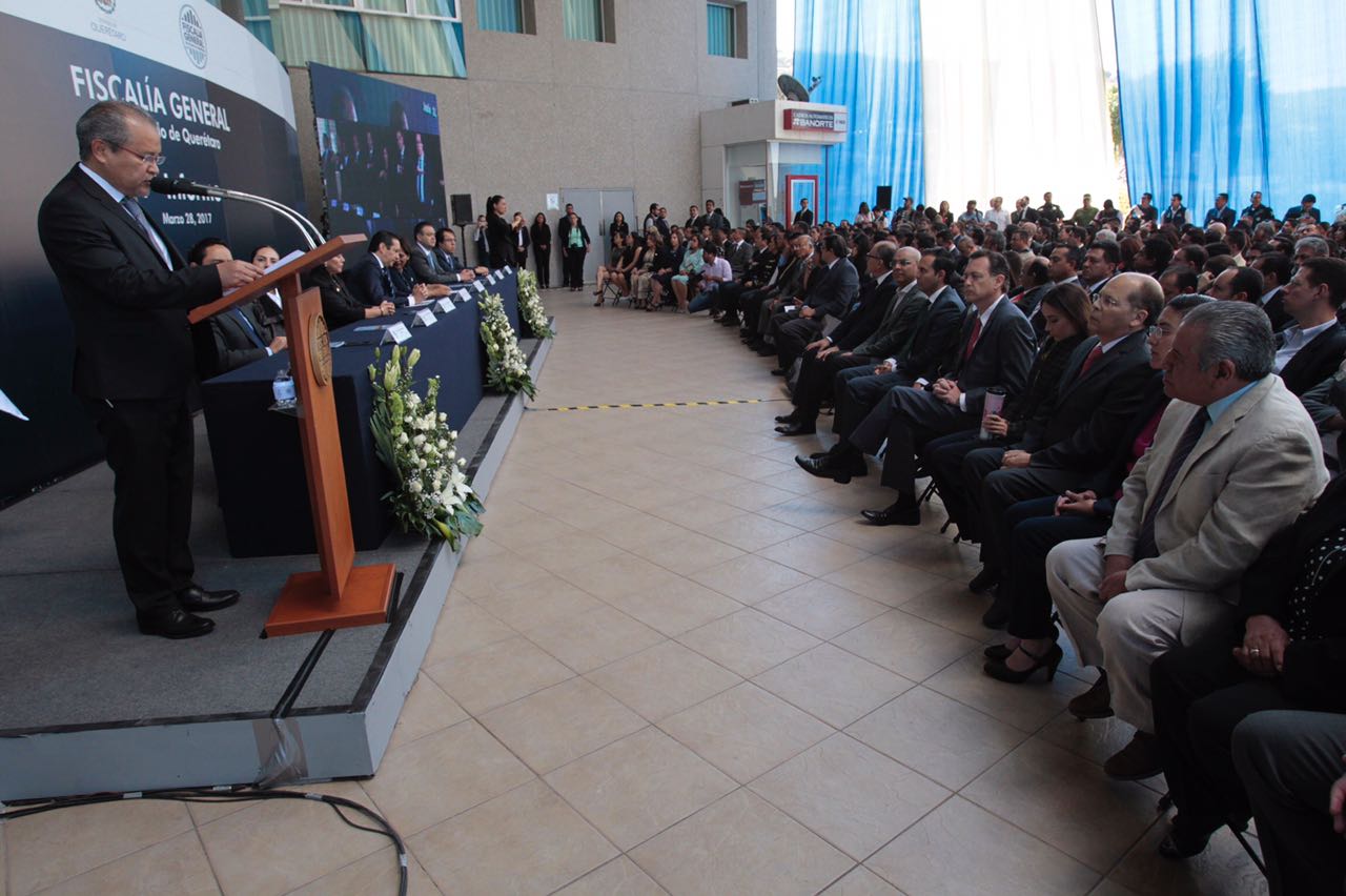 Fiscal general rinde su primer informe de actividades