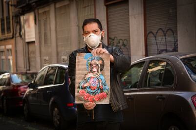 Coronavirgen alienta a los madrileños 