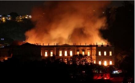 Museo Nacional de Brasil devorado por incendio