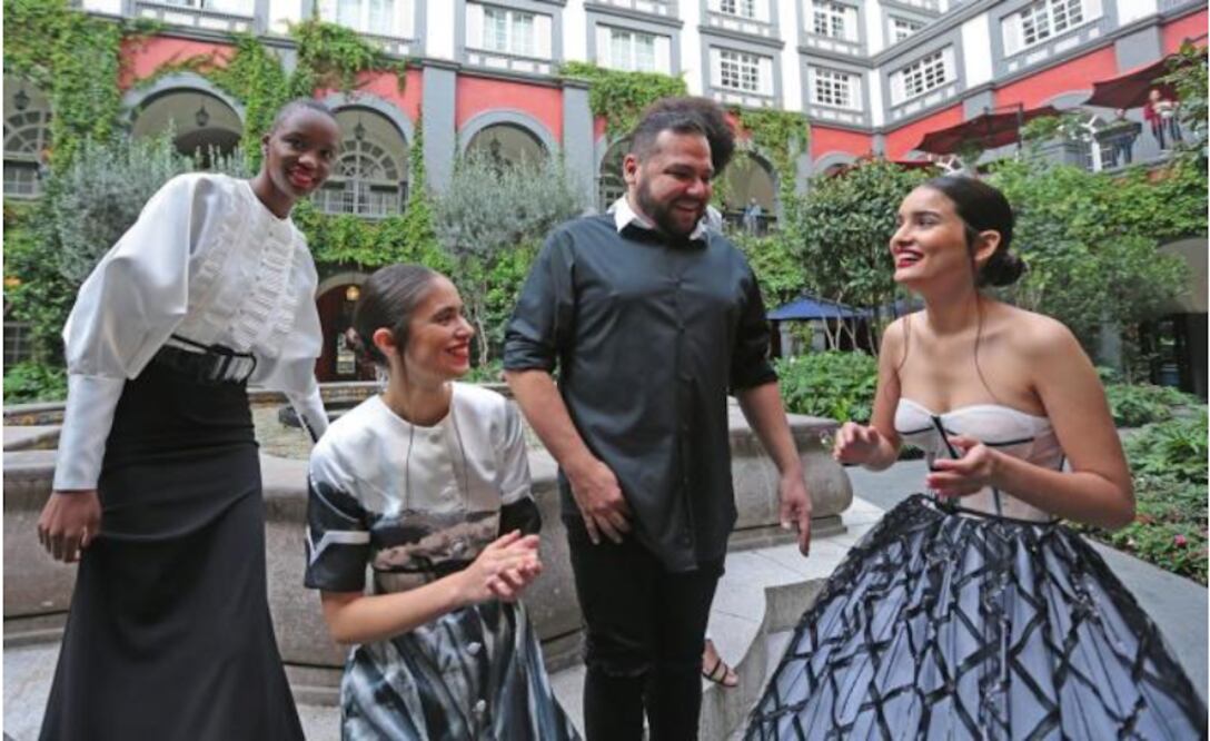 Siluetas 'Lady like' constituyeron la propuesta femenina y clásica del diseñador en el Ángel de la Independencia