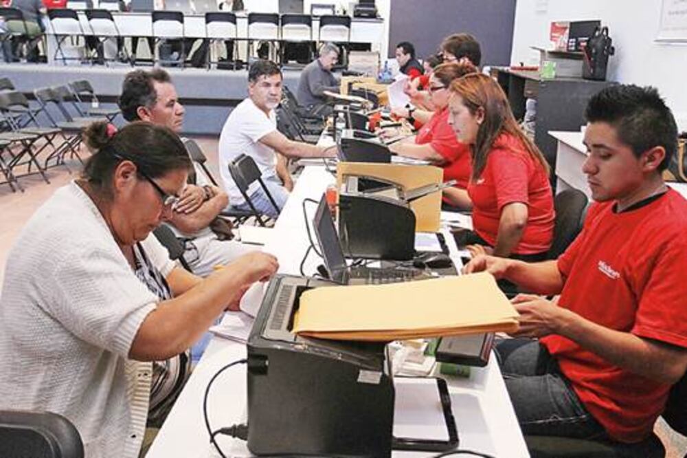 Miles se registran para indemnización 