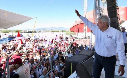 Acompañado de Fastlicht y Romo, AMLO llama a la unidad al sector empresaria