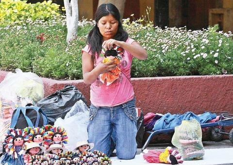 Reciben capacitación mujeres de Tolimán