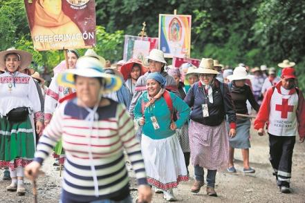 Peregrinación, nada las detiene en su camino a La Villa