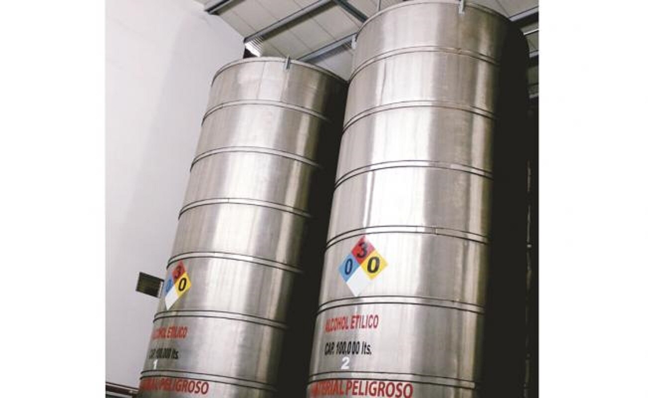 Decomiso récord: casi 200 mil litros de tequila falso
