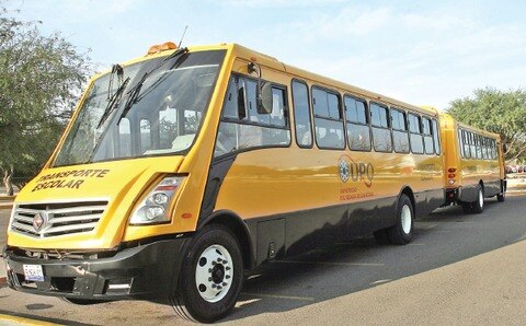 Entregan 2 autobuses escolares a la UPQ