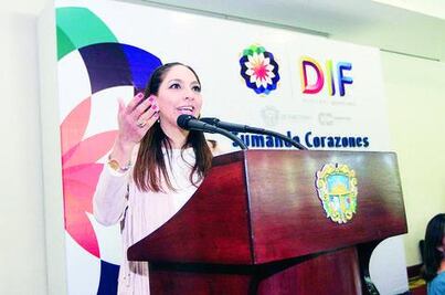 Tere García inaugura diplomado de DIF