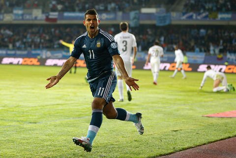 ‘Kun’ Agüero quita el filo a la ‘garra charrúa’