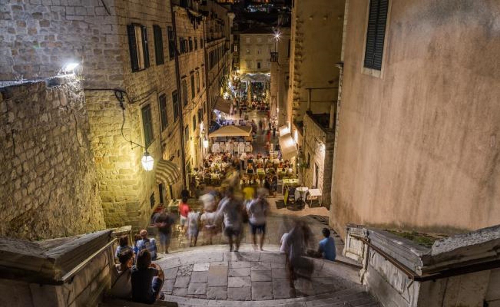 Turistas hacen insoportable la vida de españoles e italianos