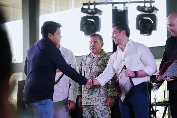 Felifer Macías reconoce aportación de la industria de la construcción