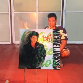 Quema una pintura dedicada a Jackson