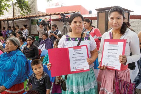 Reconocen a 54 mujeres por emprendedurismo