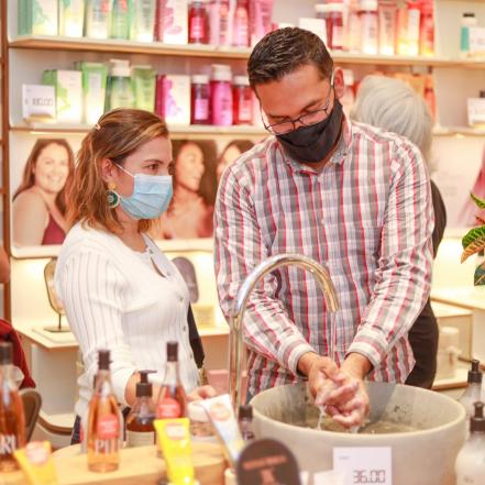 Natura abre su primera tienda física en Querétaro