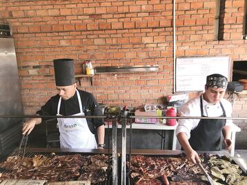 Listos para echar toda la carne al asador