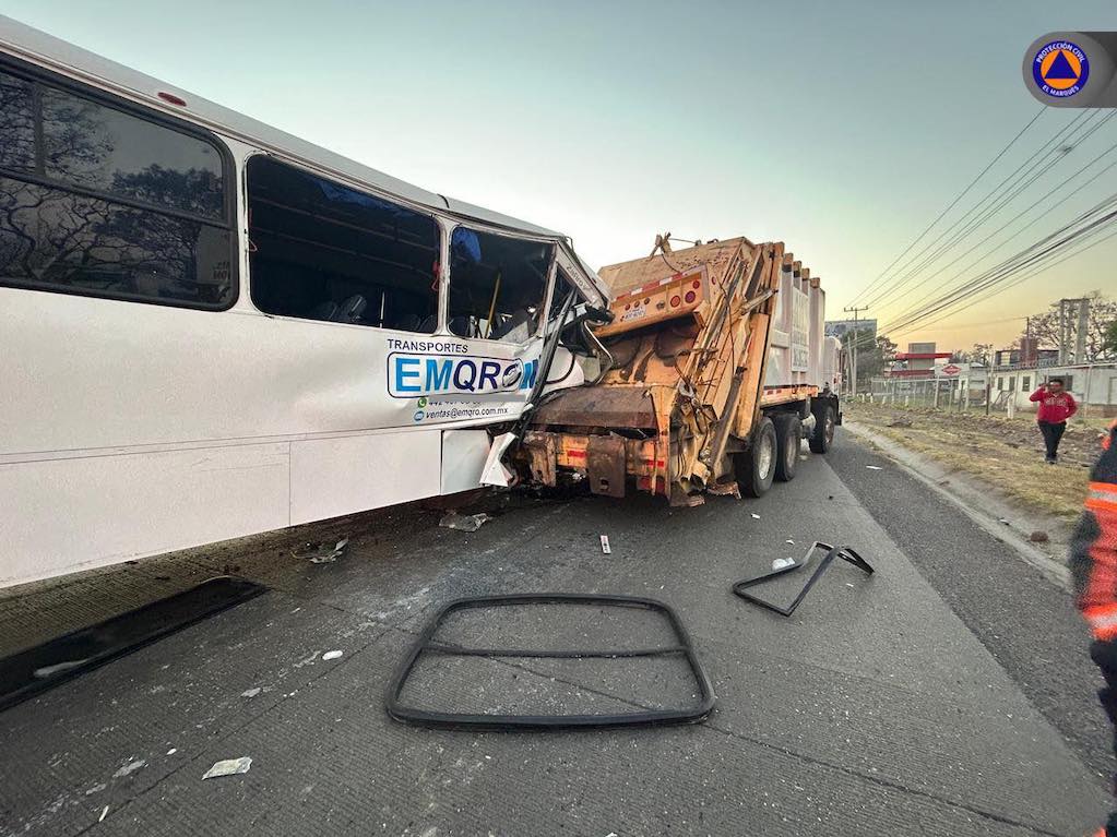 Reportan "carga intensa" en la autopista México-Querétaro, tras accidente de camión de pasajeros
