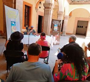 Lectores visitan "La Ciudad de los Libros"