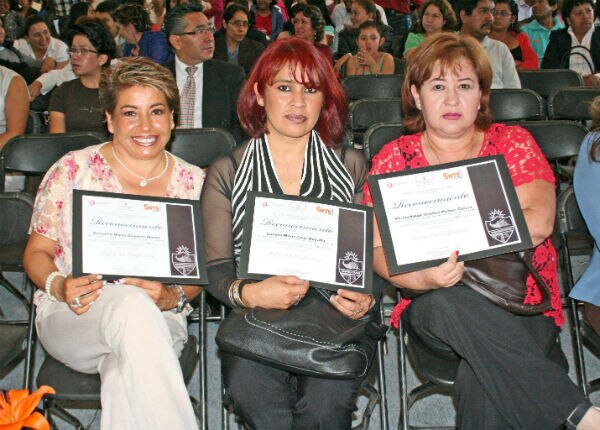 Reconocen a maestros de Tequisquiapan