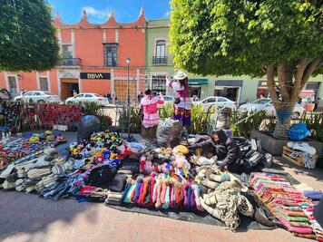 Ambulantes se adueñan del Centro Histórico de Querétaro