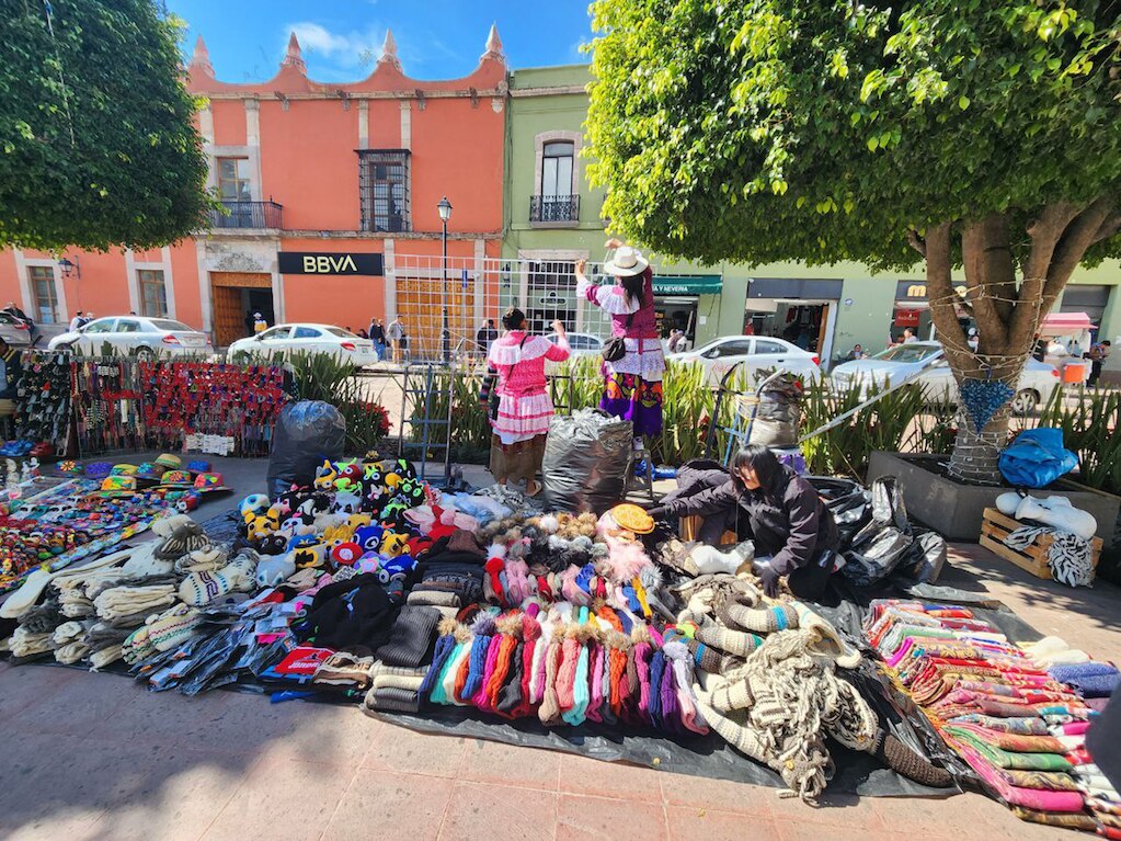 Ambulantes se adueñan del Centro Histórico de Querétaro
