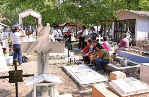 Plantean construir un nuevo panteón en la capital