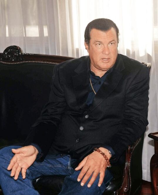 Seagal apoya a Putin y lo premian