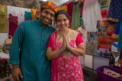 Sin fronteras; pareja trae a México cultura hindú