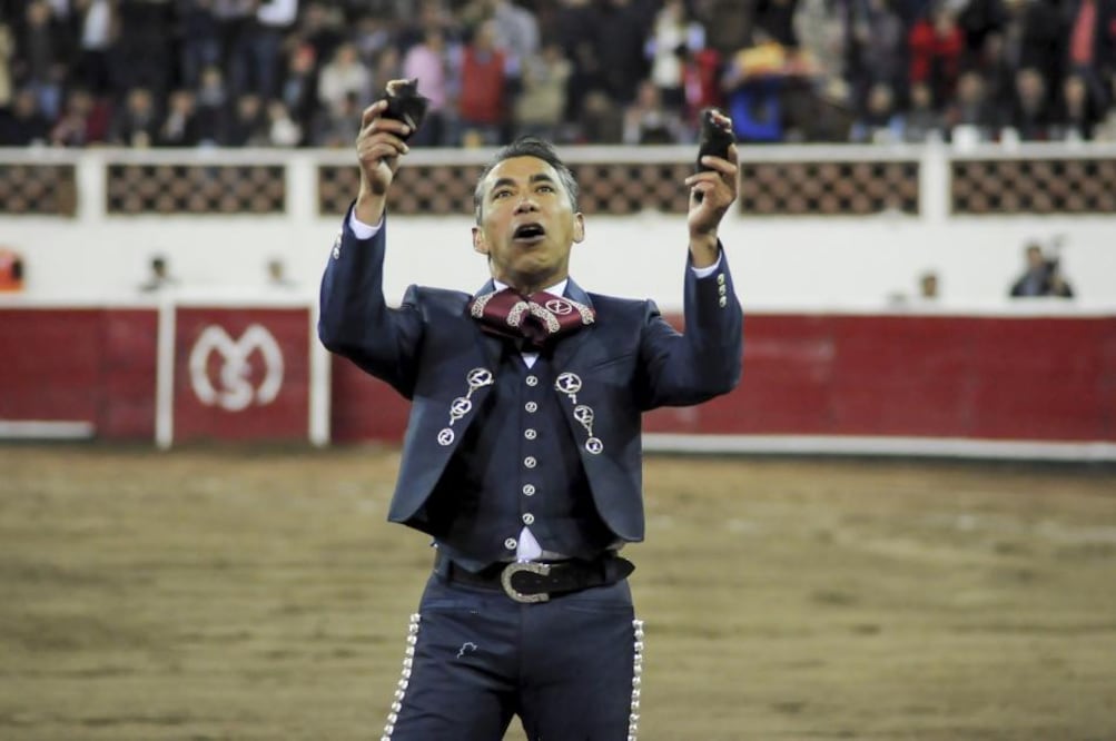 Los inicios de “el Zotoluco”, en el mundo de la fiesta brava se vieron forjados desde muy corta edad, ya que recuerda que en su casa sólo se hablaba de toros y fue así como despertó su pasión por ser novillero y despegar por un camino de éxito, mismo que lo llevó a ser un distinguido torero.