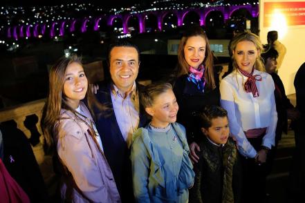 Acueducto se ilumina de rosa para concientizar