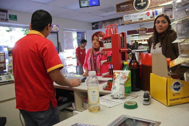Tiendas de conveniencia, con 3 robos al día, alertan