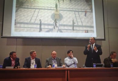 Expone edil Qronéctate en Medellín 