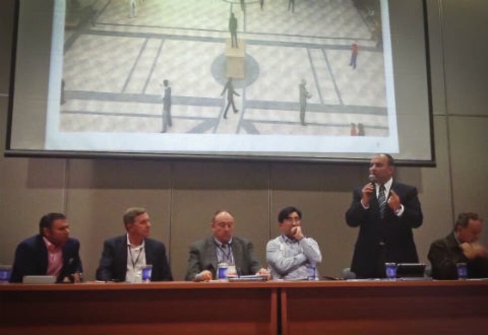 Expone edil Qronéctate en Medellín 