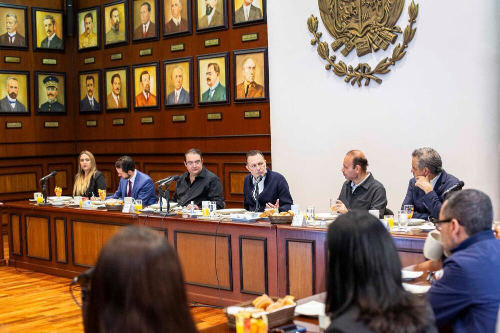 Mauricio Kuri se reúne con diputados. Foto: Especial