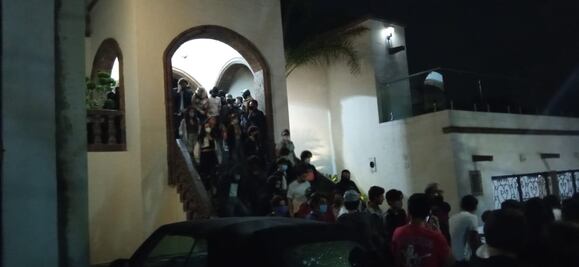 Desalojan a más de mil personas, en dos fiestas