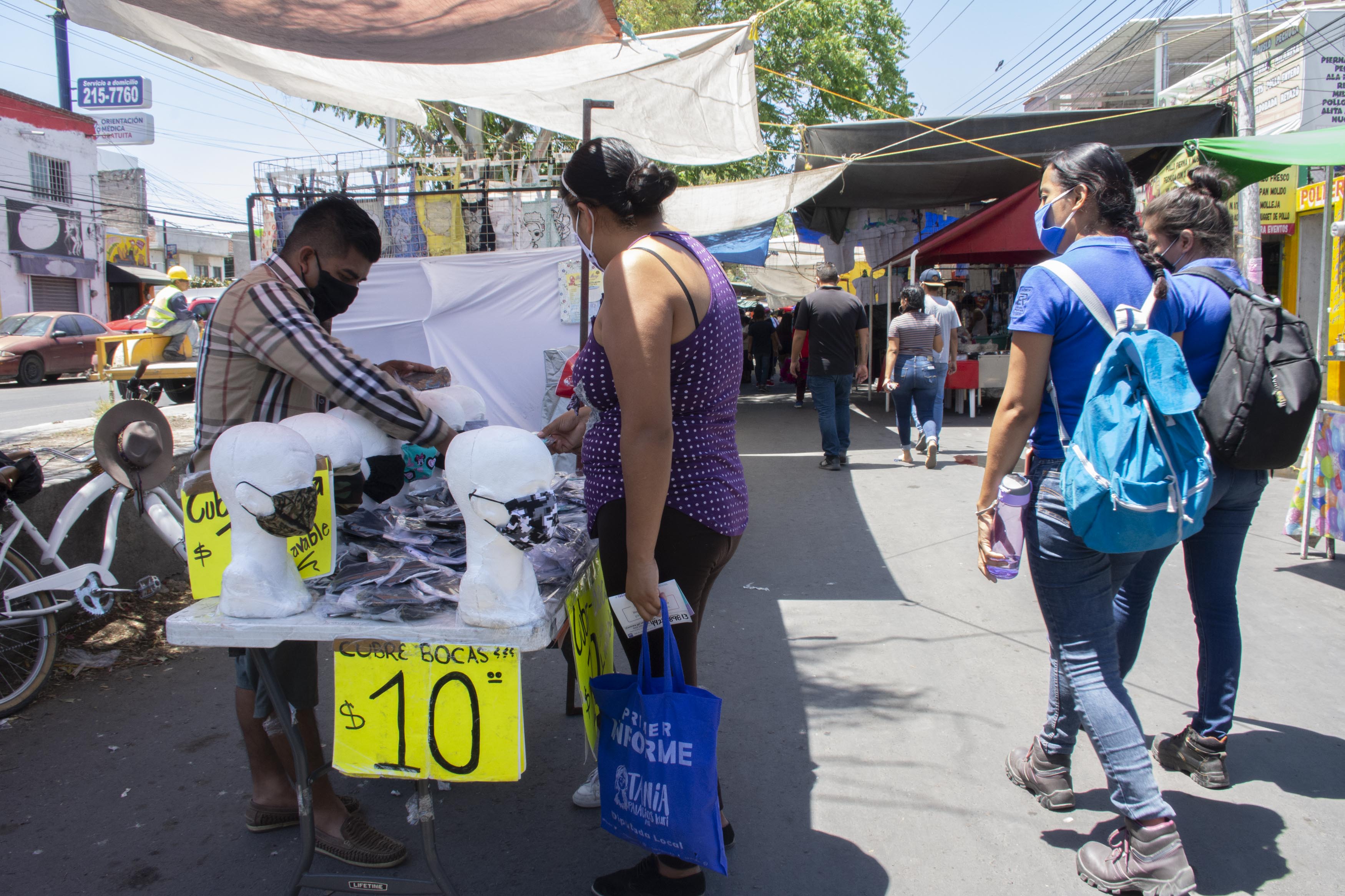 Nueva normalidad. Regresan los tianguis sin sana distancia