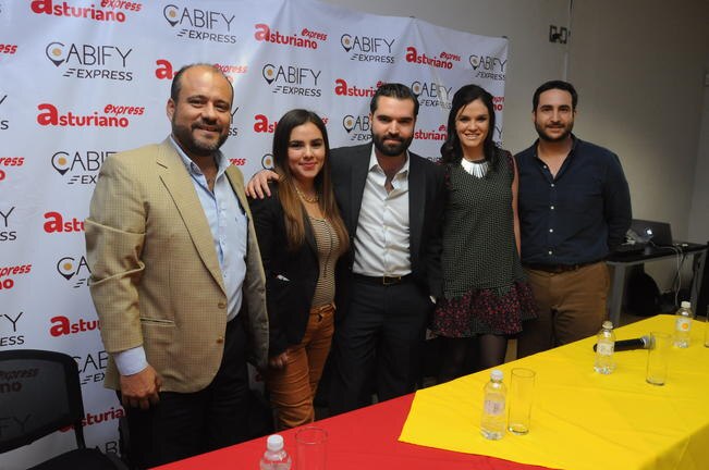 Cabify abre categoría; se alía con Asturiano