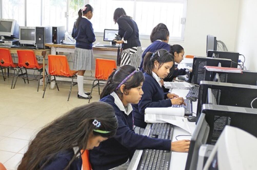 Certifican primera "escuela digna"