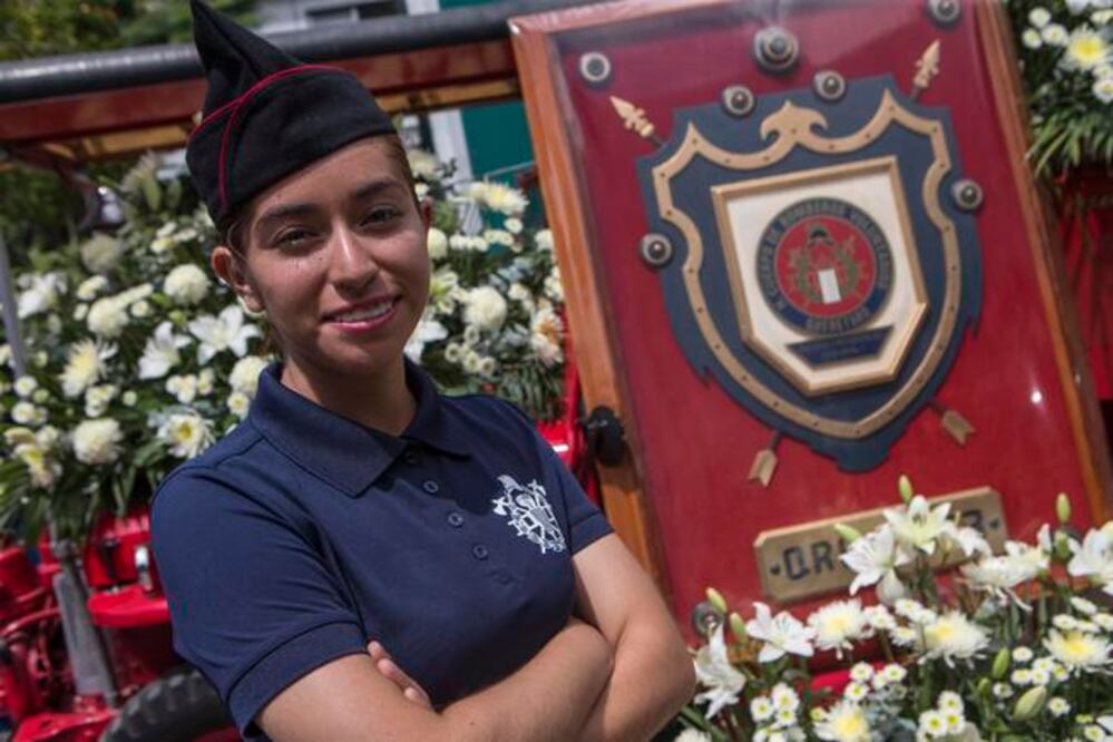 Monserrat Siboney Montoya Cabello a sus 22 años se graduó como bombera. Recuerda los sacrificios que debió de hacer y reafirma que se requiere entrenamiento y disciplina. (Fotos: DEMIAN CHÁVEZ)