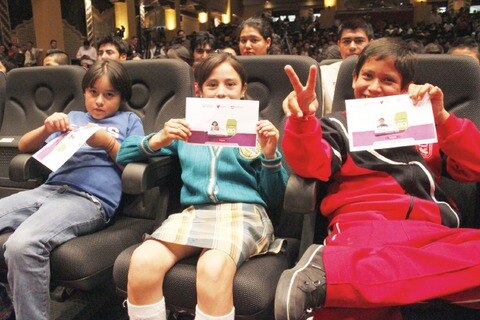 Entregan mil 500 becas a estudiantes  