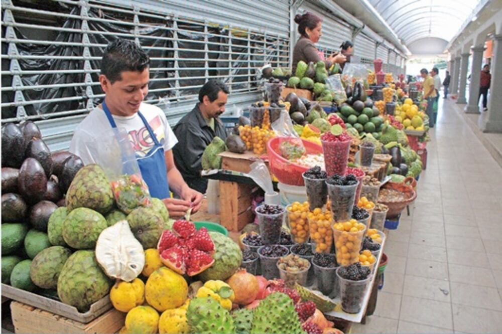 La Cruz, 30 años de abastecer a familias